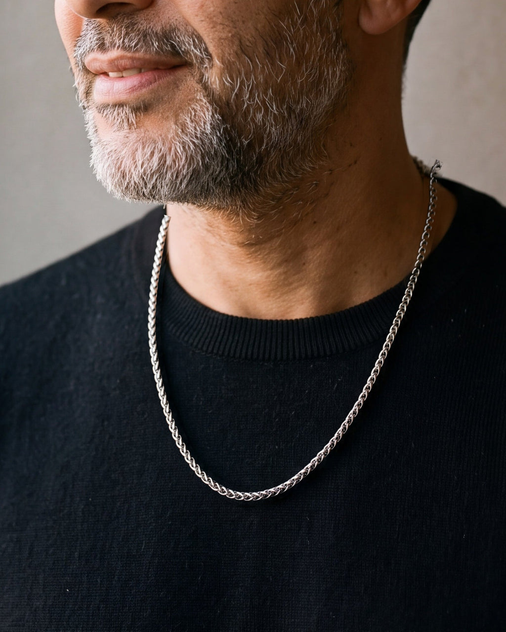 Close-up of the Atlas 4 mm wheat chain in silver-tone steel worn, true size