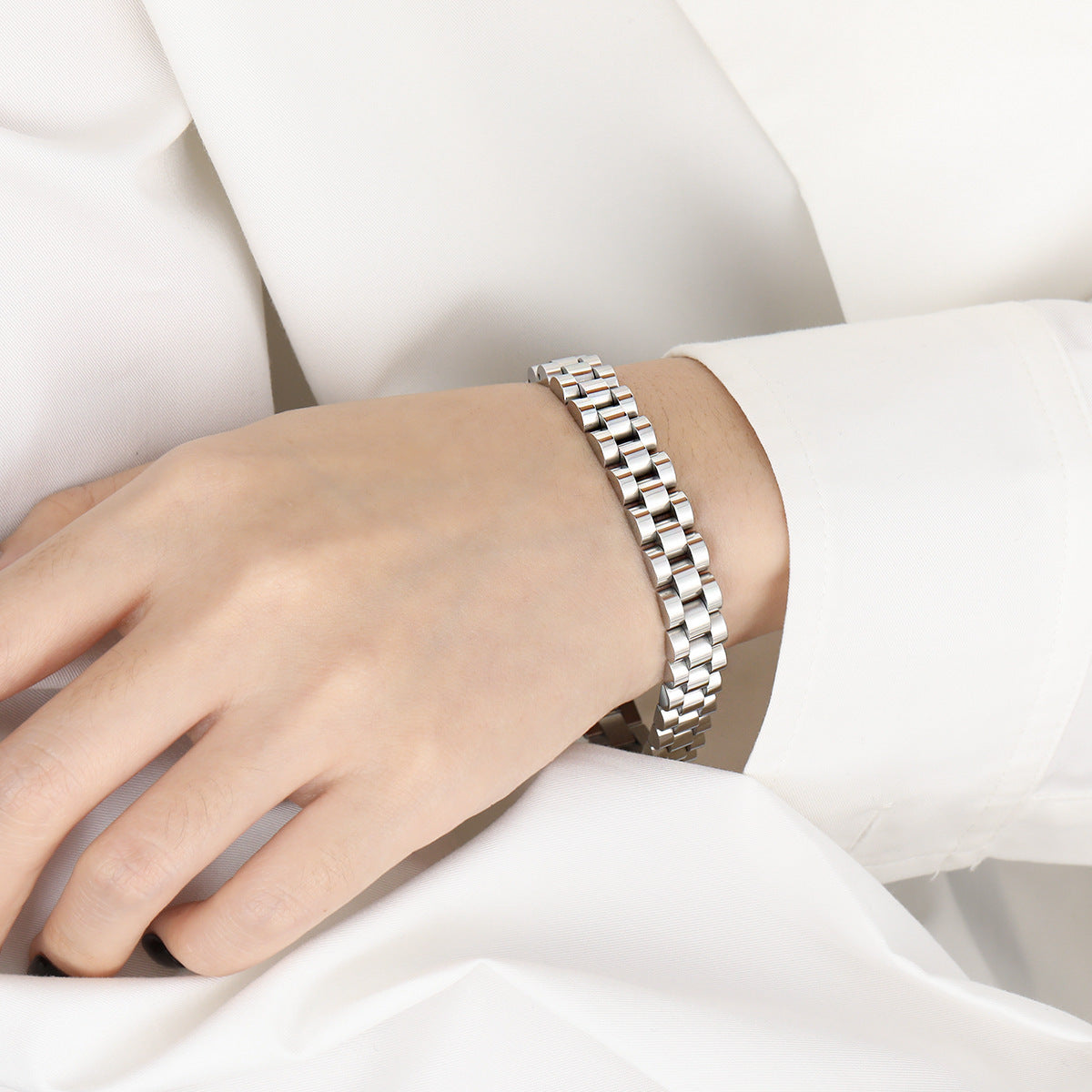 8mm Stainless Steel President Link Bracelet, gold-tone finish view 4