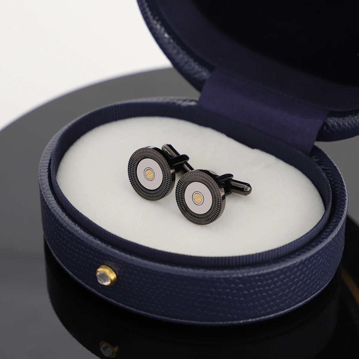 Златни масивни черни ръкавели