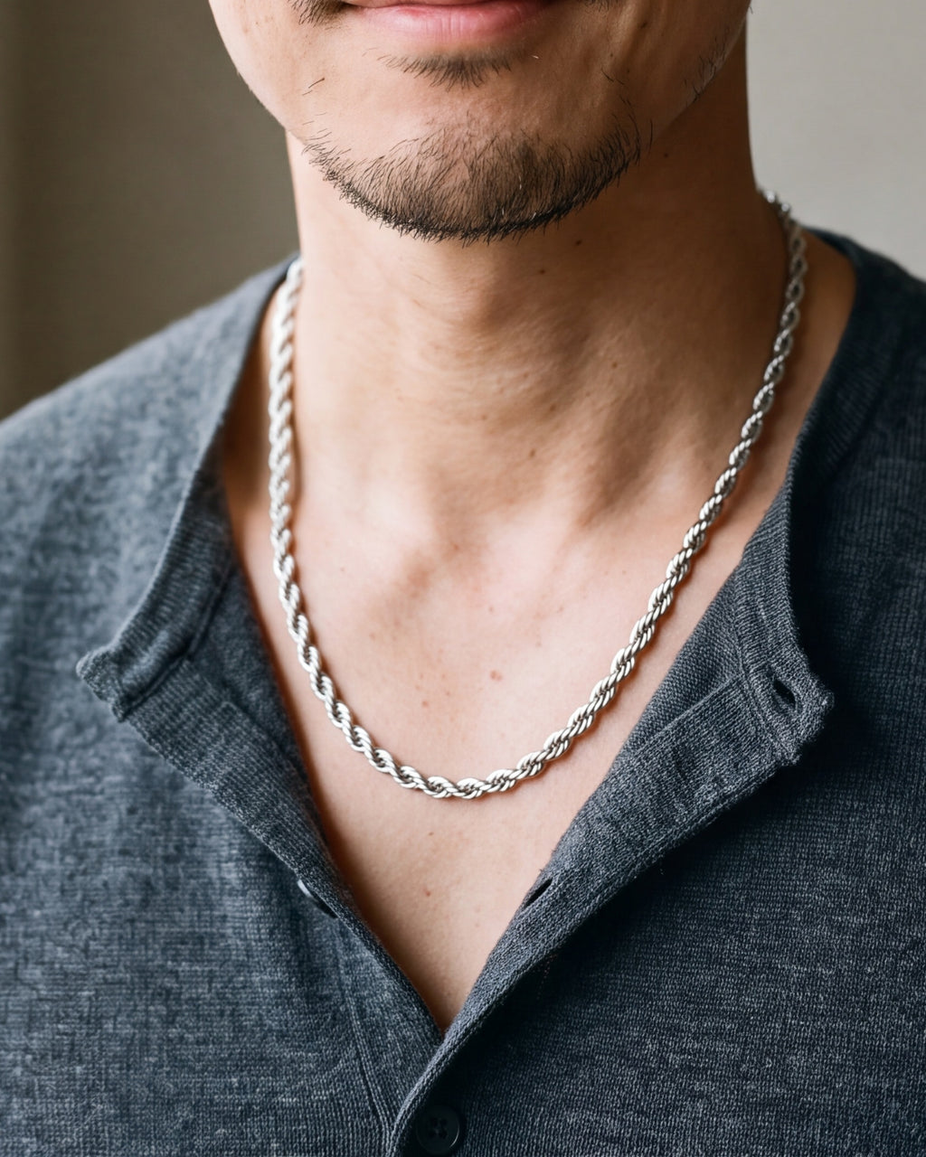 Close-up of the 6 mm silver Atlas rope chain worn at true size