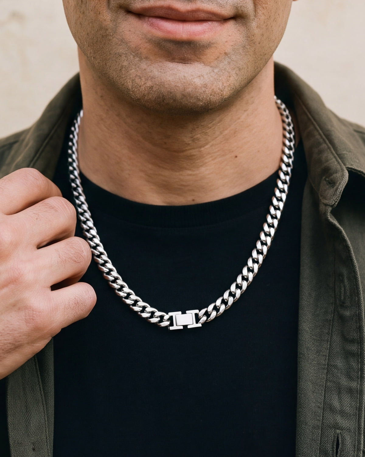 Close-up of the 6 mm silver Atlas Miami Cuban chain on a man's neck at true size