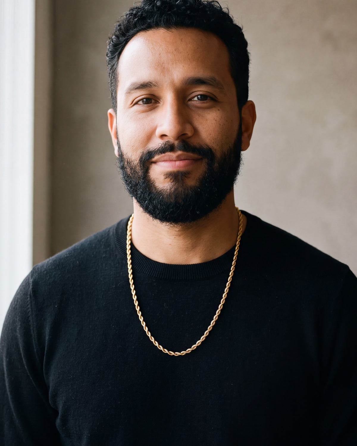 Man in a black sweater looking at the camera, wearing the 4 mm gold-tone Atlas rope chain