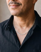 Close-up of the 5 mm silver Atlas Figaro chain worn at true size