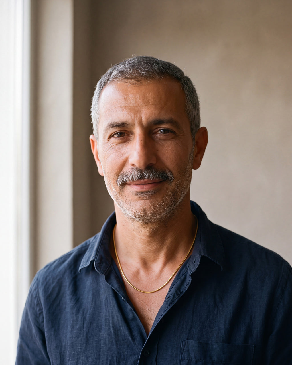 Man in a navy shirt wearing the 2 mm Atlas gold-tone snake chain