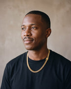 Man in a black T-shirt by a window wearing the 6 mm gold-tone Atlas Cuban chain