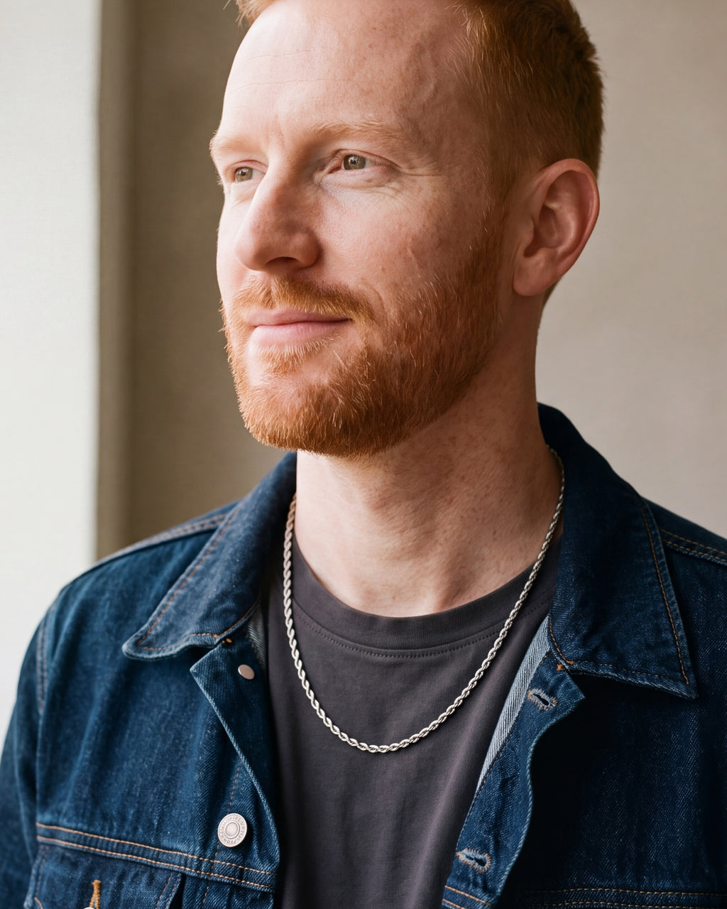 Man in a denim jacket in profile by a window, wearing the 2.5 mm silver Atlas rope chain