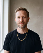 Man in a heavyweight black cotton crew-neck t-shirt wearing the gold-tone Atlas Rope Chain