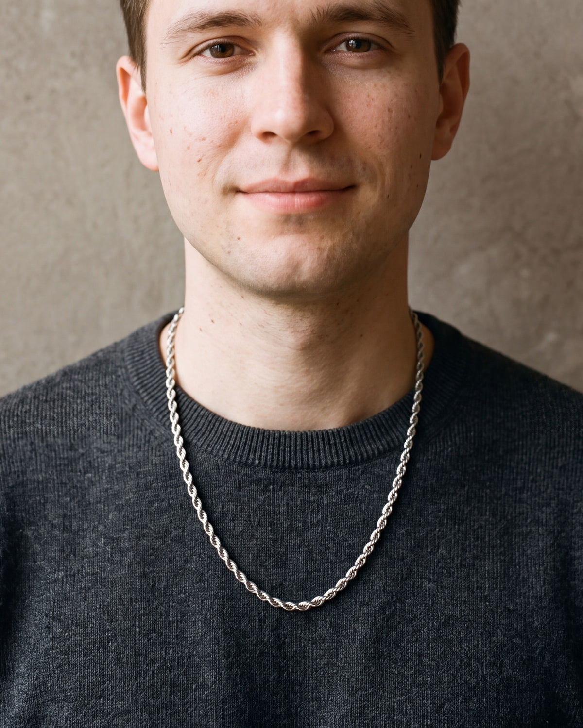 Man in a charcoal sweater looking at the camera, wearing the 5 mm Atlas rope chain